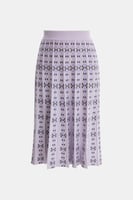 تنورة بنقوش هندسية