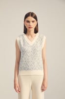 بلوزة بلا أكمـام بنقوش هندسية