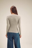 بلوزة بيسك بأكمام طويلة