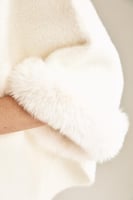 بلوزة كيب بتفاصيل فرو