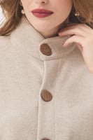 معطف كيب بأزرار للإغلاق