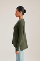 بلوزة محبوكة بأكمام ضيقة