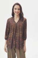 بلوزة مطبعة بياقة كشكش