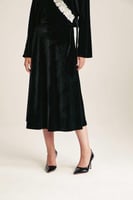 تنورة مخمل بقصة كلوش