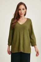 بلوزة محبوكة بقصة فضفاضة