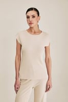 بلوزة سادة بأكمام قصيرة