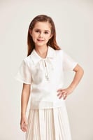 بلوزة بأكمام قصيرة مكشكشة