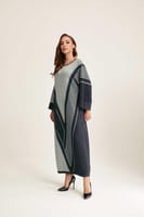 فستان واسع بنقوش هندسية