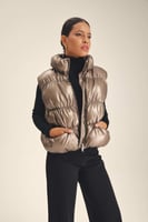 جاكيت جلد منفوخ بلا أكمام