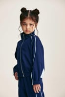 جاكيت رياضي بناتي سنبل – راحة وأناقة بلون كحلي وأز...