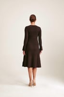 فستان ميدي بأكمام طويلة