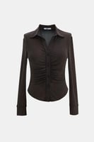 قميص بنقوش وتفاصيل مزمومة