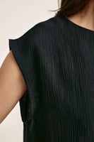 بلوزة واسعة بأكمام قصيرة