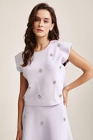 بلوزة مزينة بكريستالات