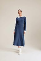 فستان محبوك بأكمام كشكش