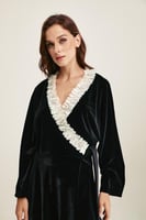 بلوزة مخمل بكشكش