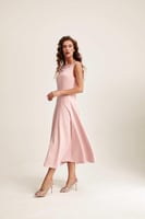 فستان بلا أكمام مزين بكريستالات