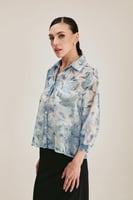 قميص شفاف مُزين بطبعات