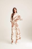 بلوزة محبوكة بنقوش مموجة