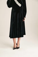 تنورة مخمل بقصة كلوش