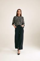 بنطلون محبوك بأرجل واسعة