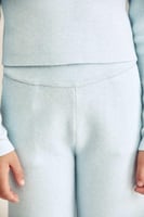 بلوزة قصيرة بياقة فيونكة