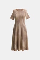 فستان لامع مزين بنقوش