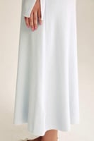 فستان بياقة مزينة بعقدة