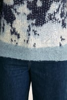 بلوزة ترتر مزينة بنقوش