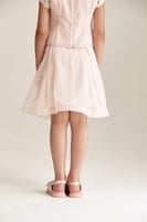 تنورة بتطريزات موردة بالخرز