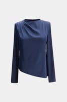 بلوزة بأكتاف بطيات