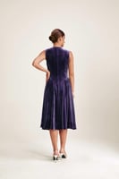 فستان مخمل مزين بالكريستال