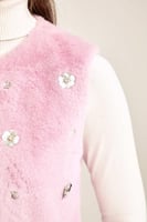 جاكيت فرو بلا أكمام