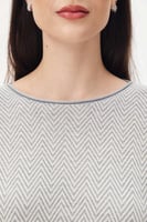 بلوزة واسعة بنقوش متعرجة