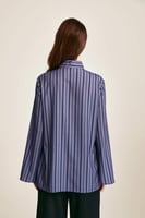 بلوزة مقلمة بياقة بربطة