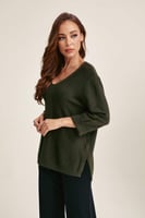 بلوزة محبوكة بقصة فضفاضة