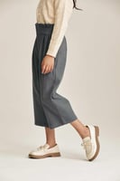 بنطلون واسع بكسرات