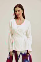 بلوزة بنمط لف