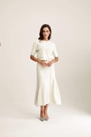 تنورة محبوكة بتفاصيل لامعة