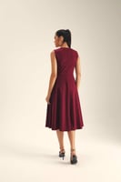 فستان بلا أكمام بلمعة