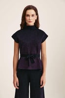 بلوزة بنقوش منقطة