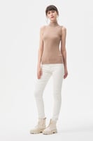 بلوزة بيسك بدون أكمام