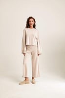 بنطلون سادة بقصة وسعة