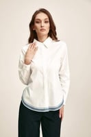 قميص واسع بأزرار مخفية