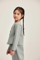 بلوزة مزينة بالكريستال