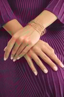 إسوراة عريضة بتصميم مفتوح