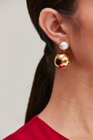 حلق متدلي بتصميم كروي