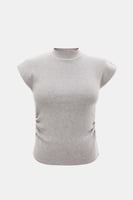 بلوزة محبوكة بتفاصيل مزمومة