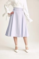 تنورة بتفاصيل لامعة