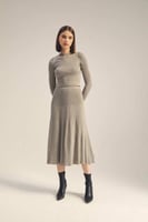 تنورة محبوكة بخصر مطاطي